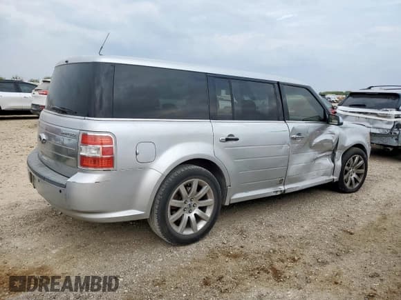 ✅ 2011 Ford Flex Limited • VIN: 2FMGK5DC4BBD00258 • Lot: 93067925. Wystawiony na Copart z przebiegiem Nie podano. Bezpłatny archiwum sprzedaży aukcyjnych z USA i szczegółowy raport historii pojazdu na DreamBid. Zdjęcie 3.