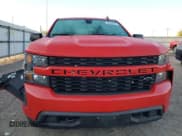 ✅ 2022 Chevrolet Silverado 1500 Custom • VIN: 3GCPYBEK8NG152589 • Lot: 52447375. Wystawiony na Copart z przebiegiem 21 553 mil. Bezpłatny archiwum sprzedaży aukcyjnych z USA i szczegółowy raport historii pojazdu na DreamBid. Zdjęcie 5.