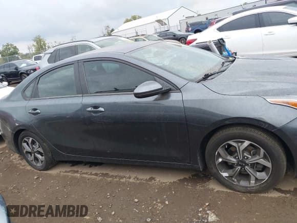 ✅ 2021 Kia Forte LXS • VIN: 3KPF24AD4ME411475 • Lot: 43248668. Wystawiony na IAAI z przebiegiem 50 683 mil. Bezpłatny archiwum sprzedaży aukcyjnych z USA i szczegółowy raport historii pojazdu na DreamBid. Zdjęcie 13.