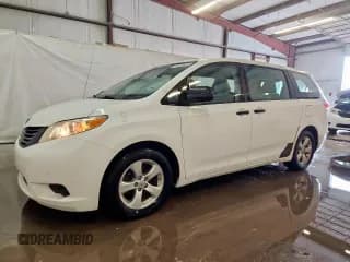 ✅ 2013 Toyota Sienna L • VIN: 5TDZK3DC0DS345099 • Lot: 92720785. Listed on Copart with 111,032 mi. Free auction sales archive from the USA and detailed vehicle history report at DreamBid. Image 1.