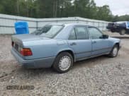 ✅ 1987 Mercedes-Benz 260 • VIN: WDBEA26D3HA496232 • Lot: 67275325. Wystawiony na Copart z przebiegiem 140 139 mil. Bezpłatny archiwum sprzedaży aukcyjnych z USA i szczegółowy raport historii pojazdu na DreamBid. Zdjęcie 3.