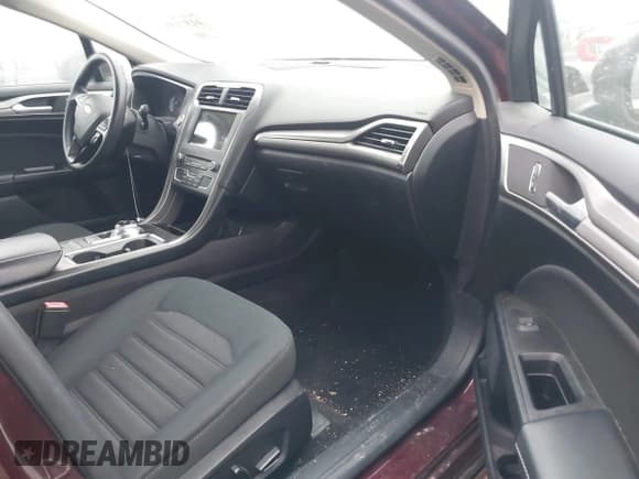 ✅ 2018 Ford Fusion SE • VIN: 3FA6P0H72JR202854 • Lot: 41571355. Wystawiony na IAAI z przebiegiem 88 182 mil. Bezpłatny archiwum sprzedaży aukcyjnych z USA i szczegółowy raport historii pojazdu na DreamBid. Zdjęcie 5.