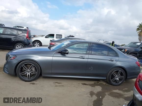 ✅ 2020 Mercedes-Benz E 350 • VIN: WDDZF8DB5LA711908 • Lot: 42074964. Listed on IAAI with 49,805 mi. Free auction sales archive from the USA and detailed vehicle history report at DreamBid. Image 14.