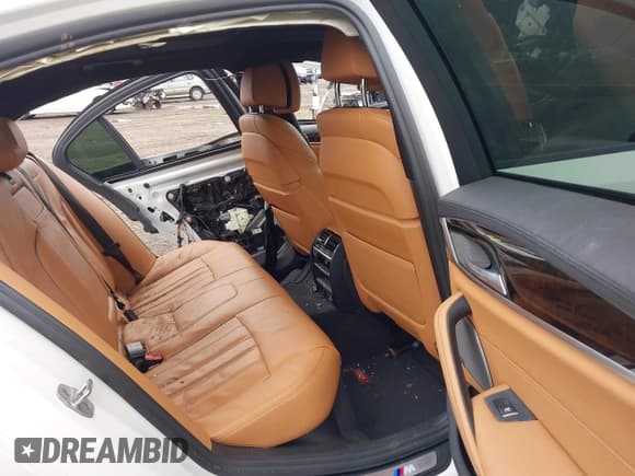 ✅ 2018 BMW 5 Series M550i xDrive • VIN: WBAJB9C56JB035929 • Lot: 41732048. Listed on IAAI with 87,896 mi. Free auction sales archive from the USA and detailed vehicle history report at DreamBid. Image 8.