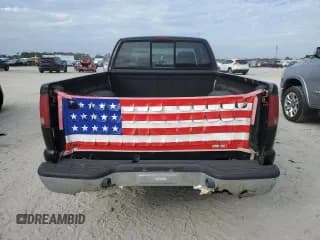 ✅ 2002 Chevrolet S-10 LS • VIN: 1GCDT19W528176049 • Лот: 44187225. Опубликован ранее на Copart с пробегом Не указан. Бесплатный доступ к архиву аукционных продаж из США и подробный отчёт об истории автомобиля на DreamBid. Изображение 6.