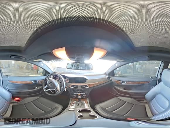 ✅ 2015 Mercedes-Benz C 250 • VIN: WDDGJ4HB6FG361540 • Lot: 93491755. Wystawiony na Copart z przebiegiem 150 157 mil. Bezpłatny archiwum sprzedaży aukcyjnych z USA i szczegółowy raport historii pojazdu na DreamBid. Zdjęcie 15.