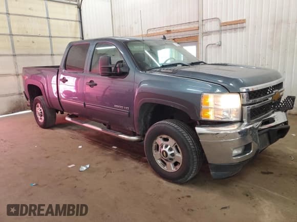 ✅ 2012 Chevrolet Silverado 2500HD LT • VIN: 1GC1KXC8XCF101945 • Lot: 71562095. Wystawiony na Copart z przebiegiem 183 156 mil. Bezpłatny archiwum sprzedaży aukcyjnych z USA i szczegółowy raport historii pojazdu na DreamBid. Zdjęcie 4.