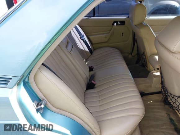 ✅ 1991 Mercedes-Benz 190 • VIN: WDBDA29D0MF832696 • Lot: 41796176. Listed on IAAI with 197,693 mi. Free auction sales archive from the USA and detailed vehicle history report at DreamBid. Image 8.