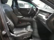 ✅ 2022 Volvo XC60 R-Design • VIN: YV4H60DMXN1009625 • Lot: 46420825. Wystawiony na Copart z przebiegiem 45 947 mil. Bezpłatny archiwum sprzedaży aukcyjnych z USA i szczegółowy raport historii pojazdu na DreamBid. Zdjęcie 7.