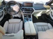 ✅ 2020 BMW 5 Series M550i xDrive • VIN: WBAJS7C03LBN96777 • Lot: 92252845. Wystawiony na Copart z przebiegiem 69 597 mil. Bezpłatny archiwum sprzedaży aukcyjnych z USA i szczegółowy raport historii pojazdu na DreamBid. Zdjęcie 8.