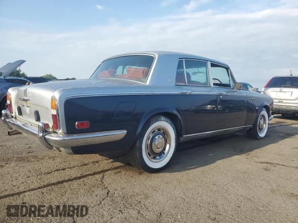 ✅ 1975 Rolls-Royce Silver Shadow • VIN: SRH22275 • Lot: 66081685. Listed on Copart with 44,521 mi. Free auction sales archive from the USA and detailed vehicle history report at DreamBid. Image 3.