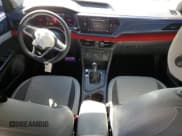 ✅ 2022 Volkswagen Taos SE • VIN: 3VVLX7B24NM097435 • Lot: 87053745. Wystawiony na Copart z przebiegiem 27 062 mil. Bezpłatny archiwum sprzedaży aukcyjnych z USA i szczegółowy raport historii pojazdu na DreamBid. Zdjęcie 8.