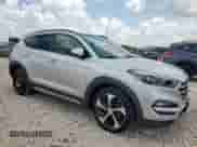 2018 Hyundai Tucson Limited z VIN KM8J33A24JU788199, wystawiony jako Copart lot #64260645 z przebiegiem 80 918 mil mil oraz Szkoda całkowita • Salvage title. Historia ofert i sprzedaży dostępna na DreamBid. Obrazek 4.