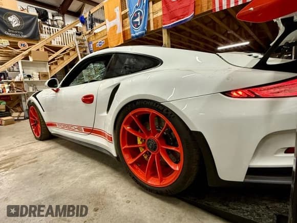 ✅ 2016 Porsche 911 GT3 RS • VIN: WP0AF2A99GS192979 • Lot: 69720275. Wystawiony na Copart z przebiegiem 15 211 mil. Bezpłatny archiwum sprzedaży aukcyjnych z USA i szczegółowy raport historii pojazdu na DreamBid. Zdjęcie 3.