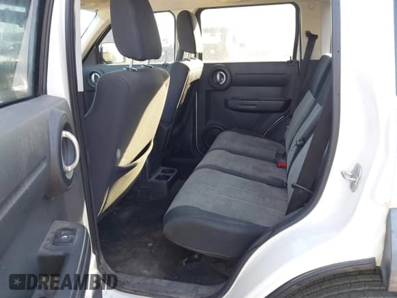 ✅ 2008 Dodge Nitro SXT • VIN: 1D8GU28K68W114518 • Lot: 43261893. Wystawiony na IAAI z przebiegiem 239 117 mil. Bezpłatny archiwum sprzedaży aukcyjnych z USA i szczegółowy raport historii pojazdu na DreamBid. Zdjęcie 8.