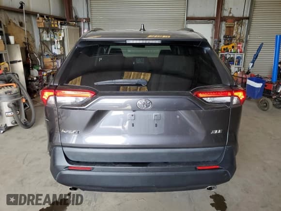 ✅ 2021 Toyota RAV4 XLE • VIN: 2T3W1RFV3MC171987 • Lot: 67007665. Wystawiony na Copart z przebiegiem 58 755 mil. Bezpłatny archiwum sprzedaży aukcyjnych z USA i szczegółowy raport historii pojazdu na DreamBid. Zdjęcie 6.