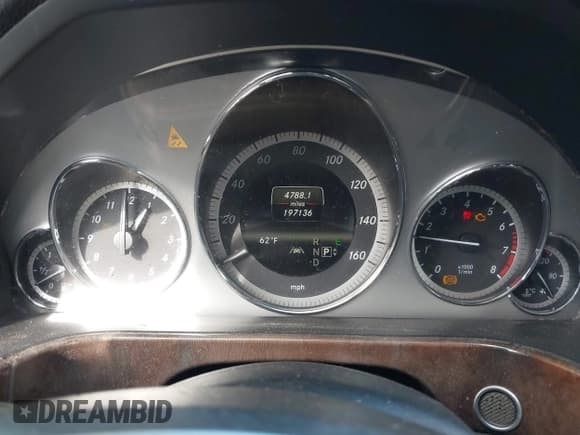 ✅ 2013 Mercedes-Benz E 350 Luxury • VIN: WDDHF5KB2DA720063 • Лот: 43726998. Опубликован ранее на IAAI с пробегом 197 136 миль. Бесплатный доступ к архиву аукционных продаж из США и подробный отчёт об истории автомобиля на DreamBid. Изображение 7.