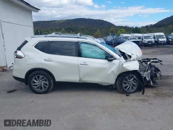 ✅ 2015 Nissan Rogue SV • VIN: 5N1AT2MV2FC901600 • Lot: 43390015. Listed on IAAI with 72,919 mi. Free auction sales archive from the USA and detailed vehicle history report at DreamBid. Image 13.
