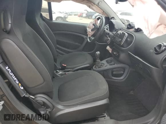 ✅ 2016 Smart fortwo Prime • VIN: WMEFJ5DA4GK054621 • Lot: 68703105. Wystawiony na Copart z przebiegiem 70 845 mil. Bezpłatny archiwum sprzedaży aukcyjnych z USA i szczegółowy raport historii pojazdu na DreamBid. Zdjęcie 10.