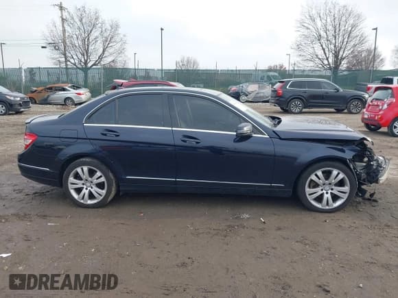 ✅ 2011 Mercedes-Benz C 300 Sport • VIN: WDDGF8BB2BR169869 • Лот: 43767089. Опубликован ранее на IAAI с пробегом 88 874 миль. Бесплатный доступ к архиву аукционных продаж из США и подробный отчёт об истории автомобиля на DreamBid. Изображение 13.