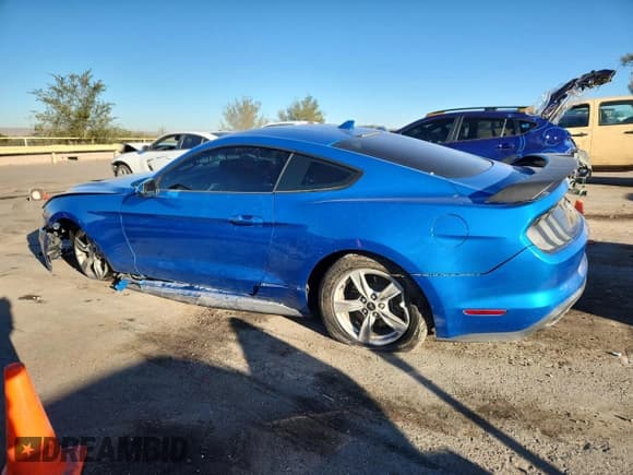 ✅ 2021 Ford Mustang EcoBoost • VIN: 1FA6P8TH0M5112916 • Lot: 90834825. Wystawiony na Copart z przebiegiem Nie podano. Bezpłatny archiwum sprzedaży aukcyjnych z USA i szczegółowy raport historii pojazdu na DreamBid. Zdjęcie 2.