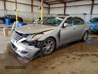 ✅ 2010 Hyundai Genesis • VIN: KMHGC4DE9AU079547 • Лот: 94043745. Опубликован ранее на Copart с пробегом 228 521 миль. Бесплатный доступ к архиву аукционных продаж из США и подробный отчёт об истории автомобиля на DreamBid. Изображение 1.