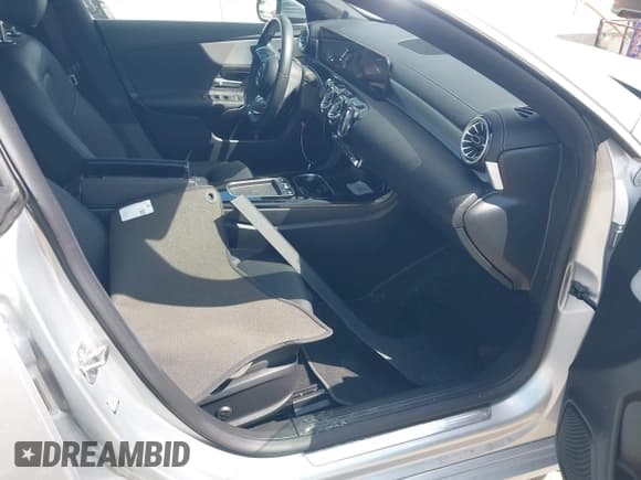 ✅ 2025 Mercedes-Benz CLA 250 • VIN: W1K5J4HB9SN525800 • Лот: 42851070. Опубликован ранее на IAAI с пробегом 16 421 миль. Бесплатный доступ к архиву аукционных продаж из США и подробный отчёт об истории автомобиля на DreamBid. Изображение 5.