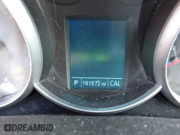 2013 Chevrolet Cruze LS z VIN 1G1PA5SH5D7145164, wystawiony jako IAAI lot #43294377 z przebiegiem 191 872 mil mil oraz . Historia ofert i sprzedaży dostępna na DreamBid. Obrazek 7.