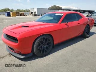 ✅ 2015 Dodge Challenger SXT Plus • VIN: 2C3CDZBG7FH710585 • Lot: 70525174. Wystawiony na Copart z przebiegiem 138 124 mil. Bezpłatny archiwum sprzedaży aukcyjnych z USA i szczegółowy raport historii pojazdu na DreamBid. Zdjęcie 1.