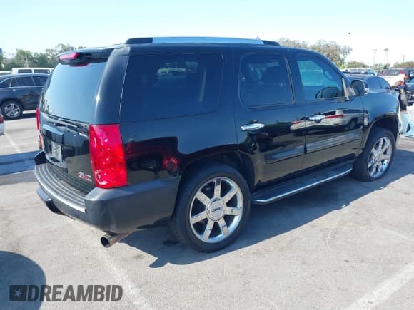 ✅ 2008 GMC Yukon SLT 4SB • VIN: 1GKFC13J78R163297 • Lot: 42933404. Listed on IAAI with 175,513 mi. Free auction sales archive from the USA and detailed vehicle history report at DreamBid. Image 4.