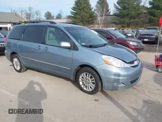 ✅ 2010 Toyota Sienna XLE • VIN: 5TDDK4CCXAS030758 • Лот: 43748700. Опубликован ранее на IAAI с пробегом 97 931 миль. Бесплатный доступ к архиву аукционных продаж из США и подробный отчёт об истории автомобиля на DreamBid. Изображение 1.