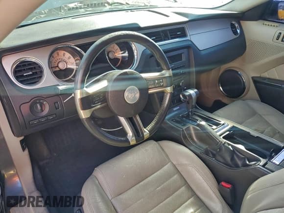 ✅ 2010 Ford Mustang V6 • VIN: 1ZVBP8AN7A5106976 • Lot: 95937645. Listed on Copart with 152,172 mi. Free auction sales archive from the USA and detailed vehicle history report at DreamBid. Image 8.