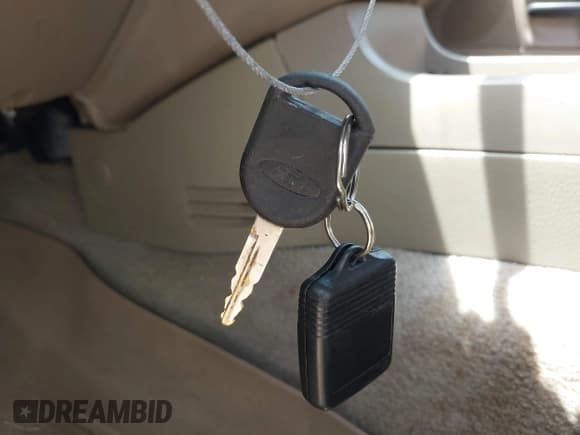 ✅ 2005 Ford Explorer XLT • VIN: 1FMZU63K45UB21038 • Lot: 42875047. Wystawiony na IAAI z przebiegiem 221 901 mil. Bezpłatny archiwum sprzedaży aukcyjnych z USA i szczegółowy raport historii pojazdu na DreamBid. Zdjęcie 11.