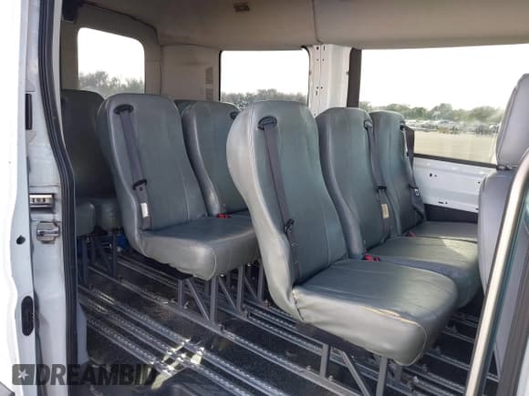 ✅ 2016 Ford Transit XL • VIN: 1FMZK1CM9GKA27097 • Lot: 43680568. Wystawiony na IAAI z przebiegiem 247 283 mil. Bezpłatny archiwum sprzedaży aukcyjnych z USA i szczegółowy raport historii pojazdu na DreamBid. Zdjęcie 8.