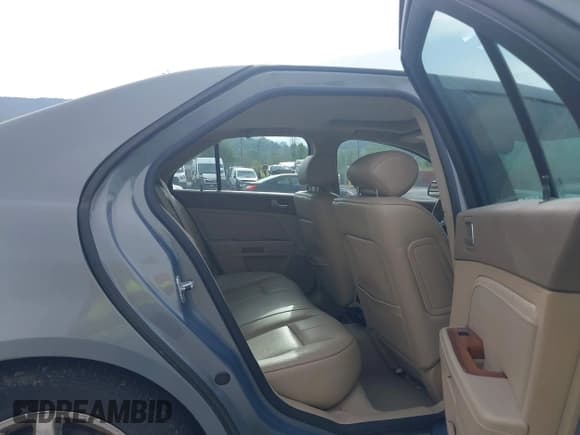 ✅ 2007 Cadillac STS • VIN: 1G6DW677070126071 • Lot: 43306075. Listed on IAAI with 118,713 mi. Free auction sales archive from the USA and detailed vehicle history report at DreamBid. Image 8.