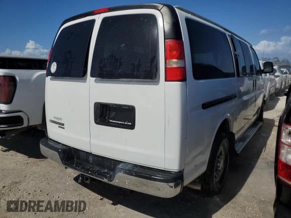 ✅ 2012 Chevrolet Express Passenger 1LT • VIN: 1GAZGYFG6C1134377 • Lot: 75669234. Wystawiony na Copart z przebiegiem Nie podano. Bezpłatny archiwum sprzedaży aukcyjnych z USA i szczegółowy raport historii pojazdu na DreamBid. Zdjęcie 3.