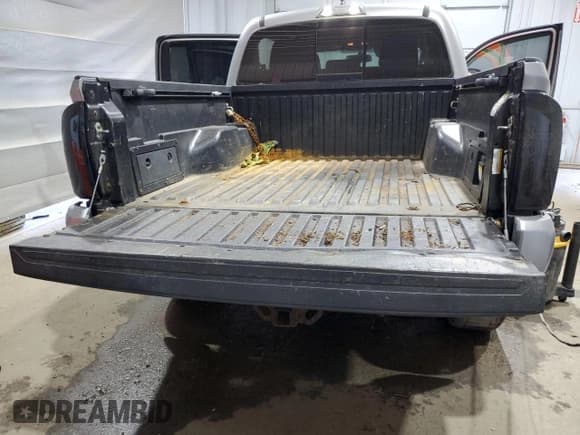 ✅ 2017 Toyota Tacoma SR5 • VIN: 3TMCZ5AN5HM089311 • Lot: 70839025. Listed on Copart with 132,690 mi. Free auction sales archive from the USA and detailed vehicle history report at DreamBid. Image 6.