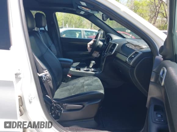 ✅ 2018 Jeep Grand Cherokee Altitude • VIN: 1C4RJEAG3JC275388 • Lot: 42035888. Listed on IAAI with 110,209 mi. Free auction sales archive from the USA and detailed vehicle history report at DreamBid. Image 5.