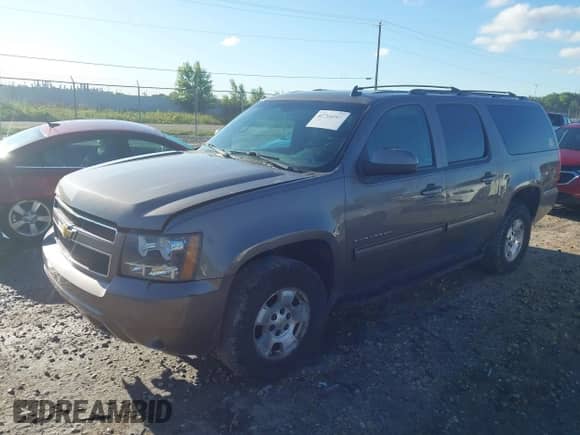 2014 Chevrolet Suburban LT z VIN 1GNSKJE76ER214080, wystawiony jako IAAI lot #42766041 z przebiegiem 204 832 mil mil oraz . Historia ofert i sprzedaży dostępna na DreamBid. Obrazek 17.