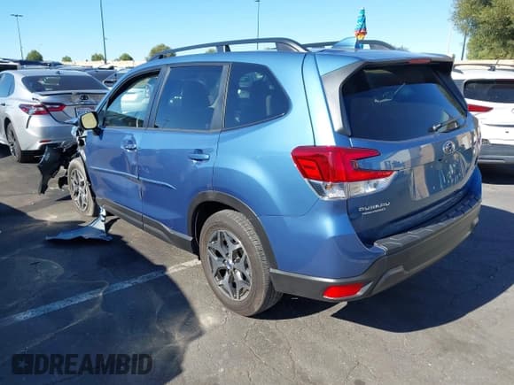 ✅ 2019 Subaru Forester Premium • VIN: JF2SKAGC5KH555346 • Lot: 43799040. Listed on IAAI with 16,520 mi. Free auction sales archive from the USA and detailed vehicle history report at DreamBid. Image 3.