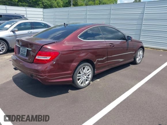 ✅ 2015 Mercedes-Benz C 250 • VIN: WDDGJ4HB5FG355812 • Lot: 42874132. Listed on IAAI with Not provided. Free auction sales archive from the USA and detailed vehicle history report at DreamBid. Image 4.