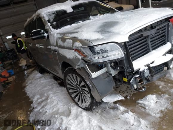 ✅ 2019 Lincoln Navigator Reserve • VIN: 5LMJJ3LTXKEL25178 • Lot: 43818096. Listed on IAAI with 115,997 mi. Free auction sales archive from the USA and detailed vehicle history report at DreamBid. Image 1.