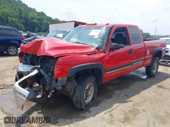 ✅ 2006 Chevrolet Silverado 2500HD Work Truck • VIN: 1GCHK29U96E100527 • Lot: 42870852. Wystawiony na IAAI z przebiegiem 169 391 mil. Bezpłatny archiwum sprzedaży aukcyjnych z USA i szczegółowy raport historii pojazdu na DreamBid. Zdjęcie 2.
