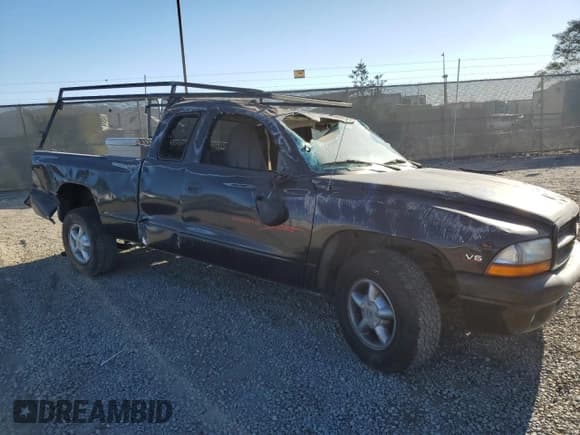 ✅ 1997 Dodge Dakota • VIN: 1B7GL23X9VS266669 • Lot: 88484135. Wystawiony na Copart z przebiegiem 203 755 mil. Bezpłatny archiwum sprzedaży aukcyjnych z USA i szczegółowy raport historii pojazdu na DreamBid. Zdjęcie 4.