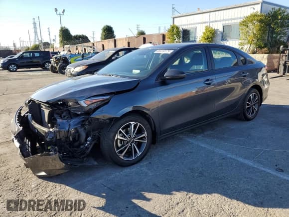 ✅ 2024 Kia Forte LXS • VIN: 3KPF24AD1RE700840 • Лот: 85419175. Опубликован ранее на Copart с пробегом 29 396 миль. Бесплатный доступ к архиву аукционных продаж из США и подробный отчёт об истории автомобиля на DreamBid. Изображение 1.