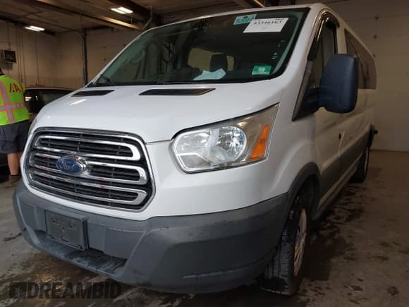 ✅ 2016 Ford Transit XL • VIN: 1FBZX2ZG7GKA41436 • Lot: 43346163. Wystawiony na IAAI z przebiegiem 199 698 mil. Bezpłatny archiwum sprzedaży aukcyjnych z USA i szczegółowy raport historii pojazdu na DreamBid. Zdjęcie 17.