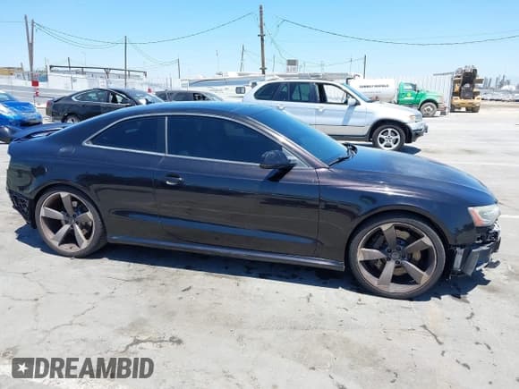 ✅ 2013 Audi RS 5 • VIN: WUAC6AFR7DA901876 • Lot: 42650313. Wystawiony na IAAI z przebiegiem 110 472 mil. Bezpłatny archiwum sprzedaży aukcyjnych z USA i szczegółowy raport historii pojazdu na DreamBid. Zdjęcie 14.