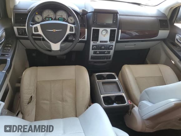 ✅ 2010 Chrysler Town & Country Touring Plus • VIN: 2A4RR8D19AR495301 • Lot: 91255415. Wystawiony na Copart z przebiegiem 227 695 mil. Bezpłatny archiwum sprzedaży aukcyjnych z USA i szczegółowy raport historii pojazdu na DreamBid. Zdjęcie 8.