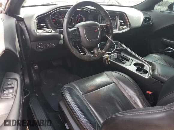 ✅ 2018 Dodge Challenger SXT Plus • VIN: 2C3CDZAG7JH149959 • Lot: 58221464. Wystawiony na Copart z przebiegiem 65 677 mil. Bezpłatny archiwum sprzedaży aukcyjnych z USA i szczegółowy raport historii pojazdu na DreamBid. Zdjęcie 8.