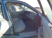 ✅ 2003 Ford Crown Victoria LX • VIN: 2FAFP74W53X208593 • Lot: 43649594. Wystawiony na IAAI z przebiegiem 195 222 mil. Bezpłatny archiwum sprzedaży aukcyjnych z USA i szczegółowy raport historii pojazdu na DreamBid. Zdjęcie 5.